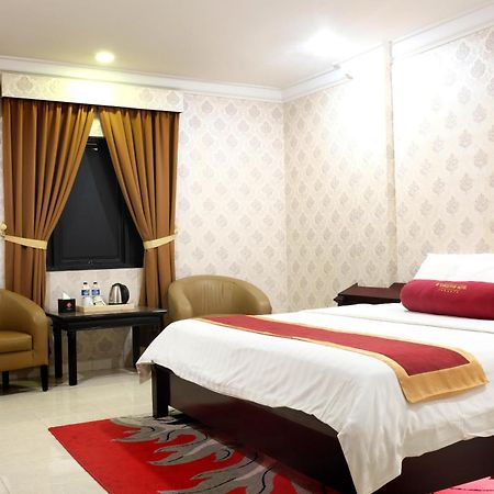 3 Putra Bi Executive Hotel Джакарта Екстериор снимка