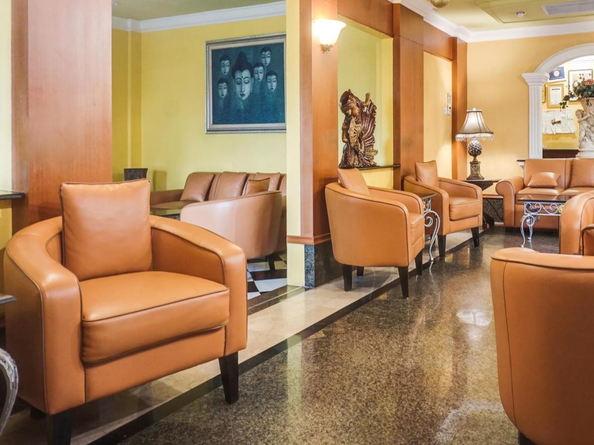 3 Putra Bi Executive Hotel Джакарта Екстериор снимка