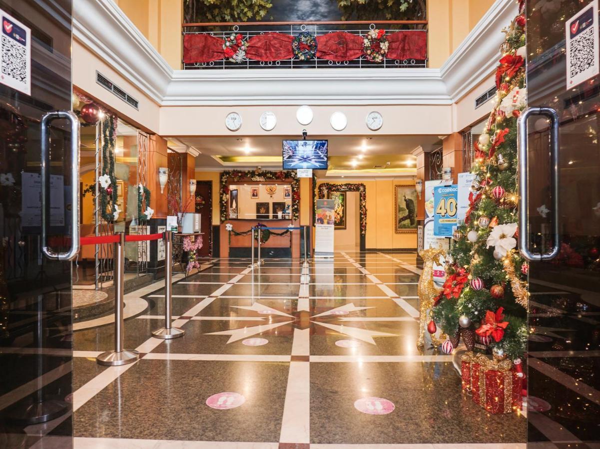 3 Putra Bi Executive Hotel Джакарта Екстериор снимка
