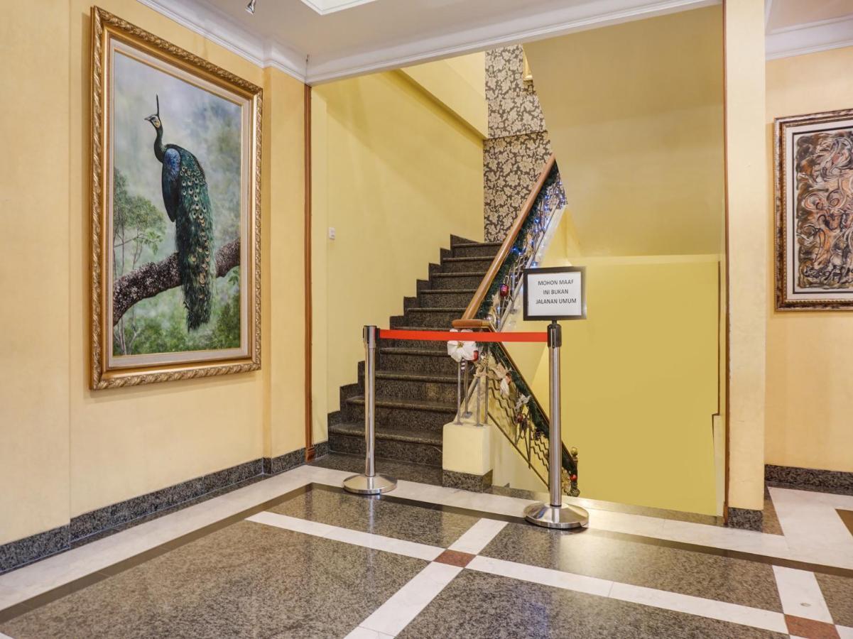 3 Putra Bi Executive Hotel Джакарта Екстериор снимка