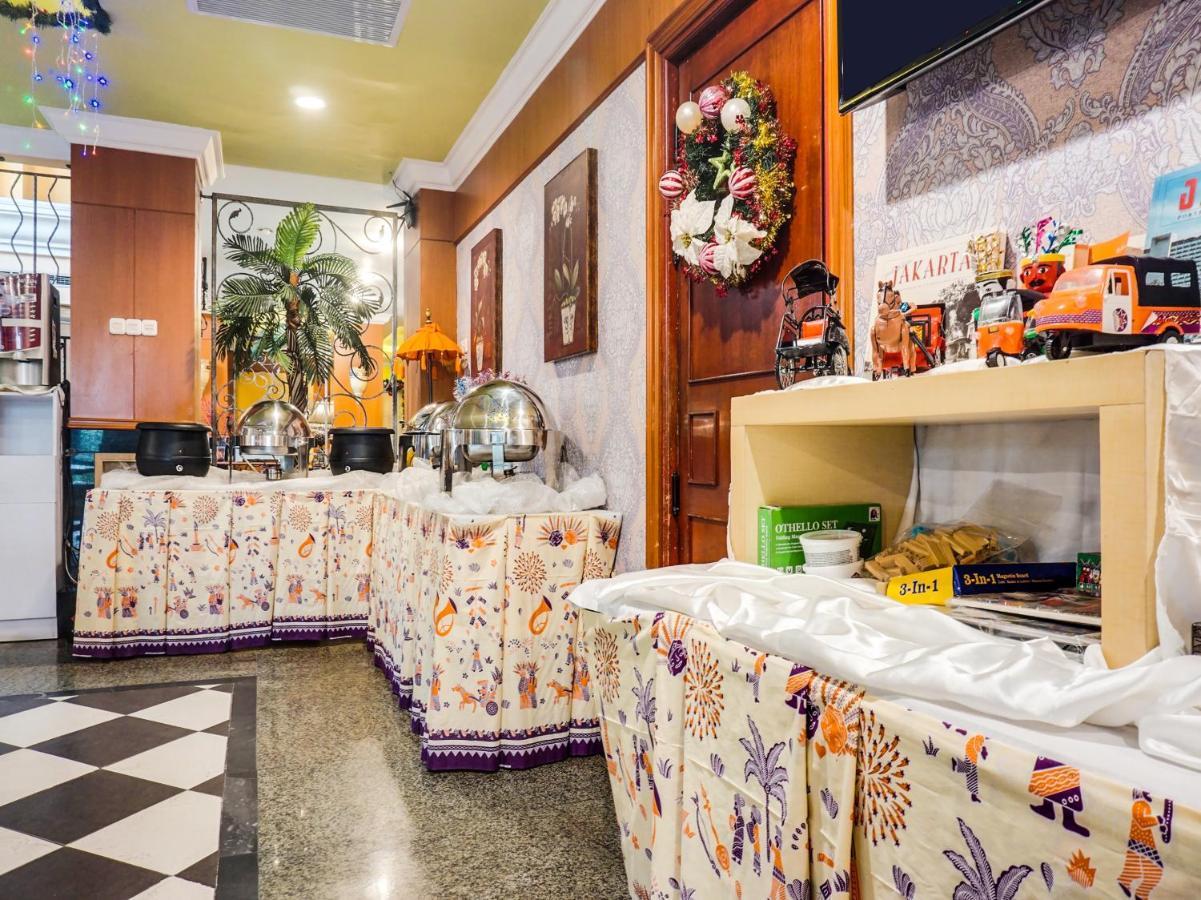 3 Putra Bi Executive Hotel Джакарта Екстериор снимка