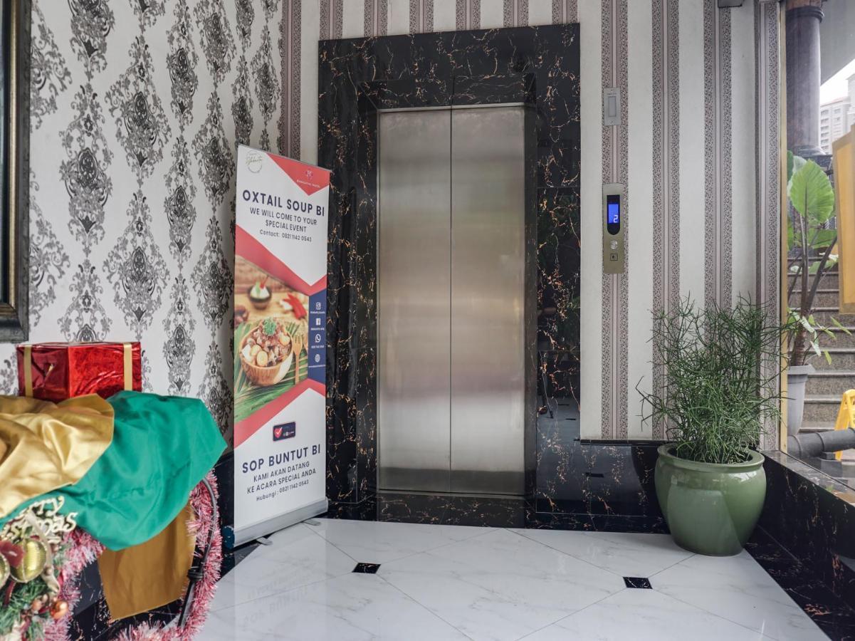 3 Putra Bi Executive Hotel Джакарта Екстериор снимка