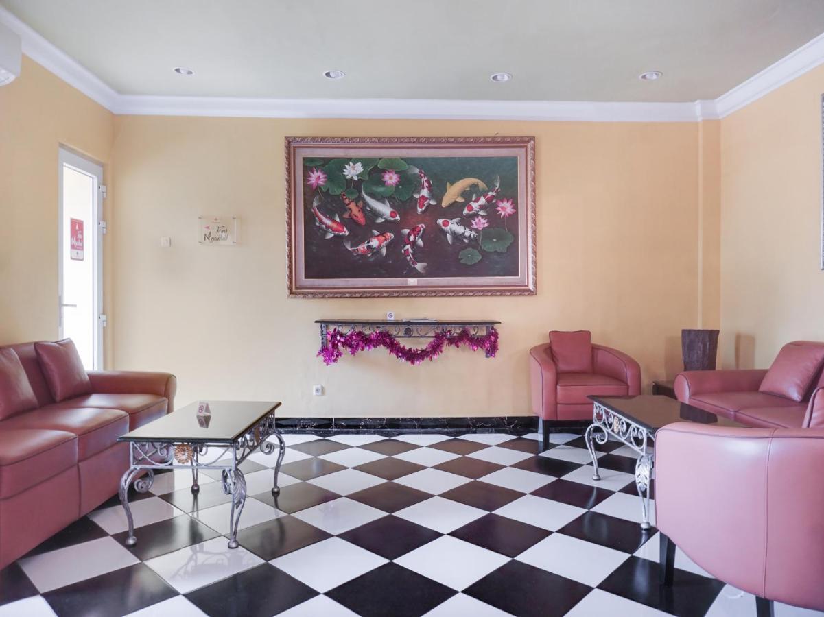 3 Putra Bi Executive Hotel Джакарта Екстериор снимка